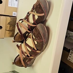 J41 adventure on brown taupe